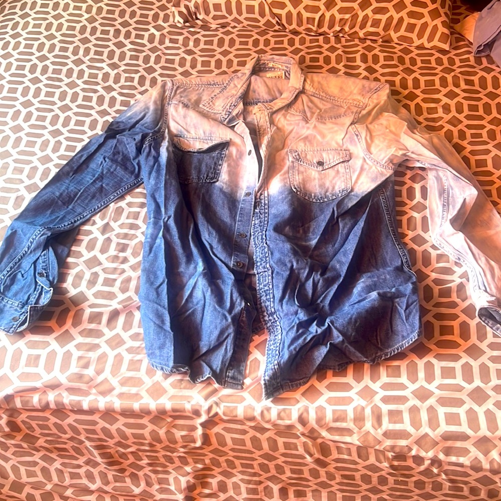 Guess button shirt